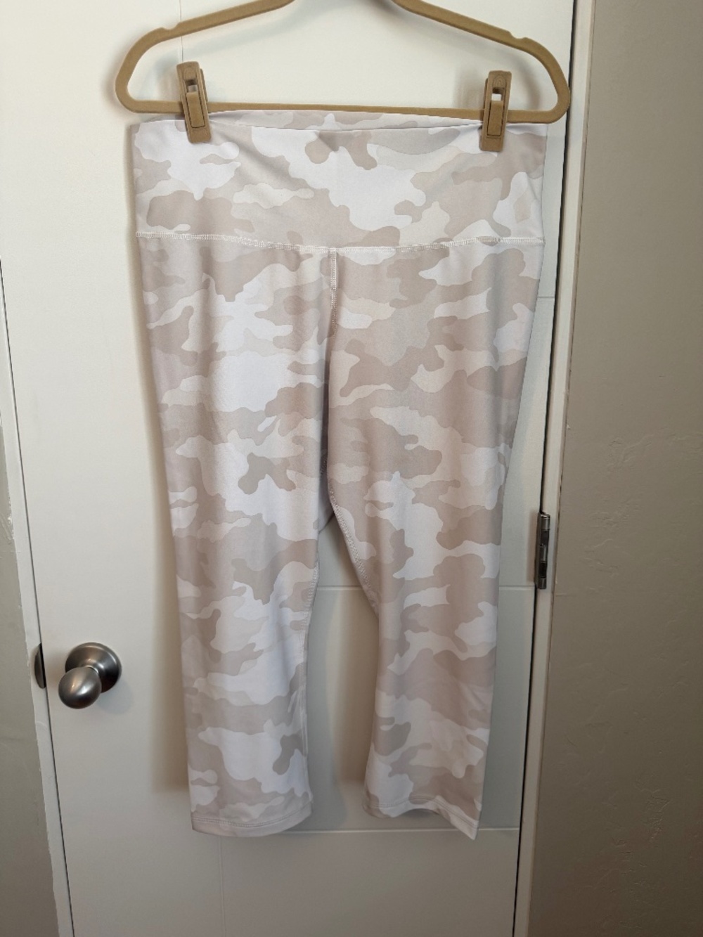 BUNDLE - 3-pair OLD NAVY Active Leggings (Size XL)